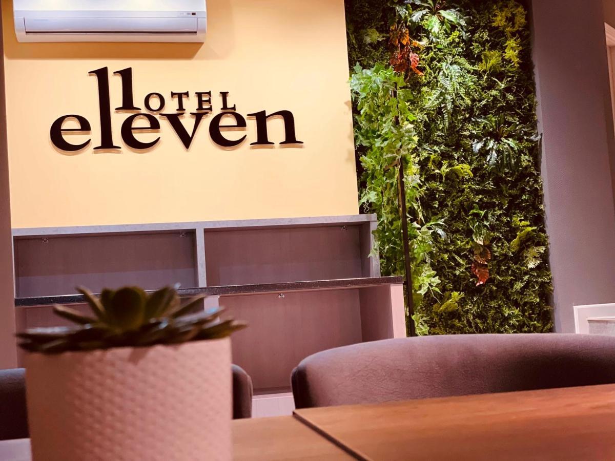 Eleven Hotel Bakoe Buitenkant foto