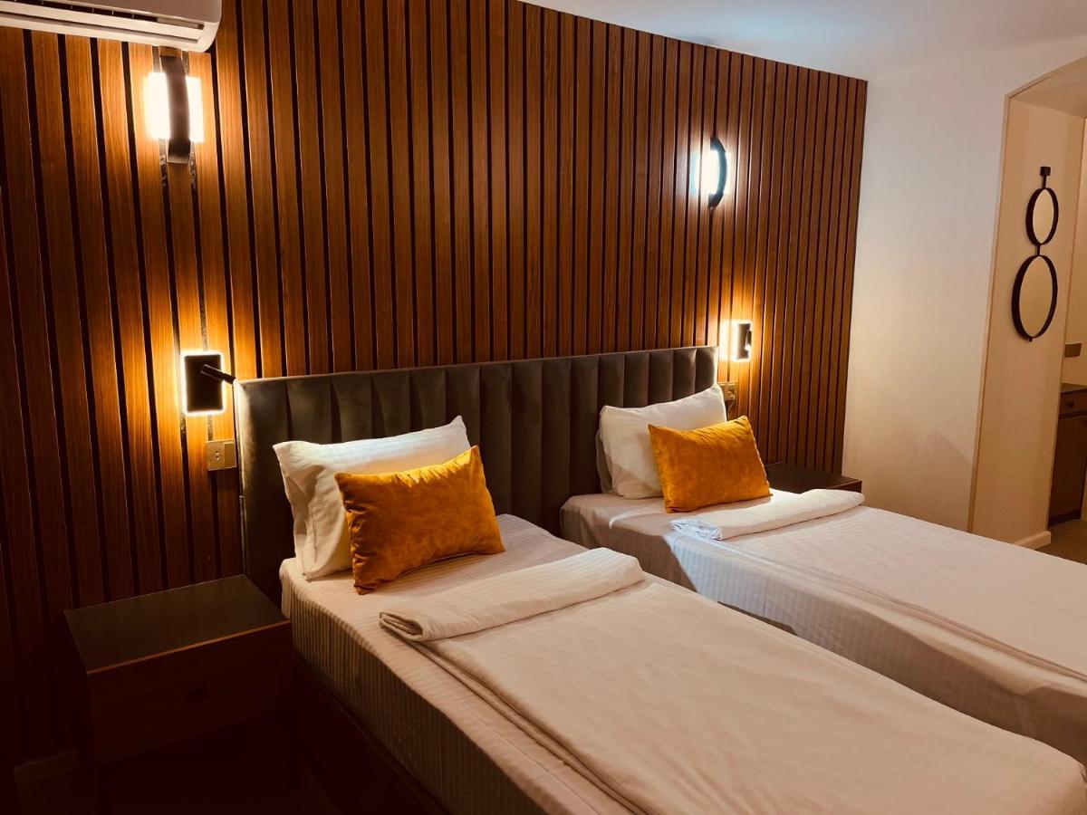 Eleven Hotel Bakoe Buitenkant foto