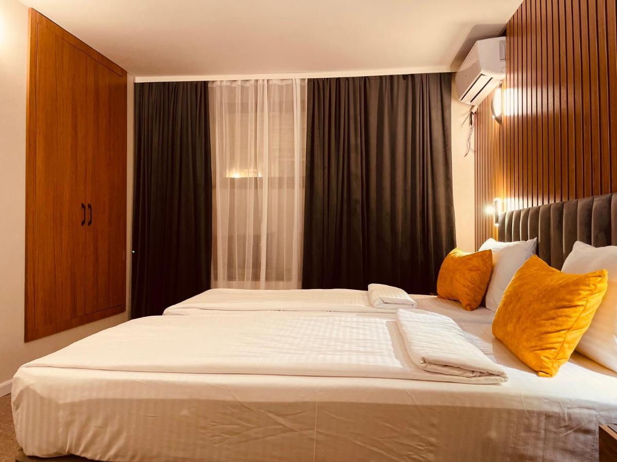 Eleven Hotel Bakoe Buitenkant foto