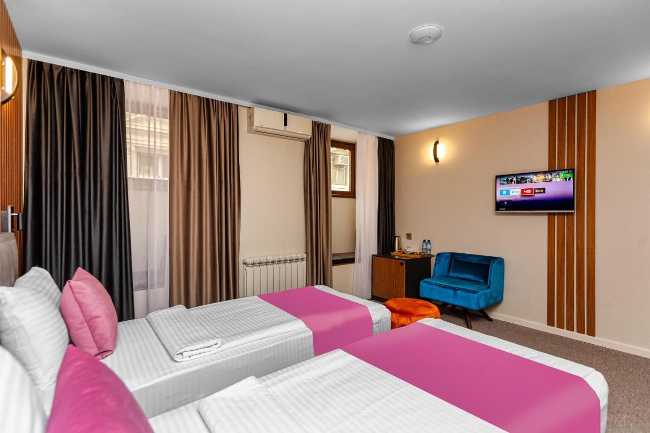 Eleven Hotel Bakoe Buitenkant foto